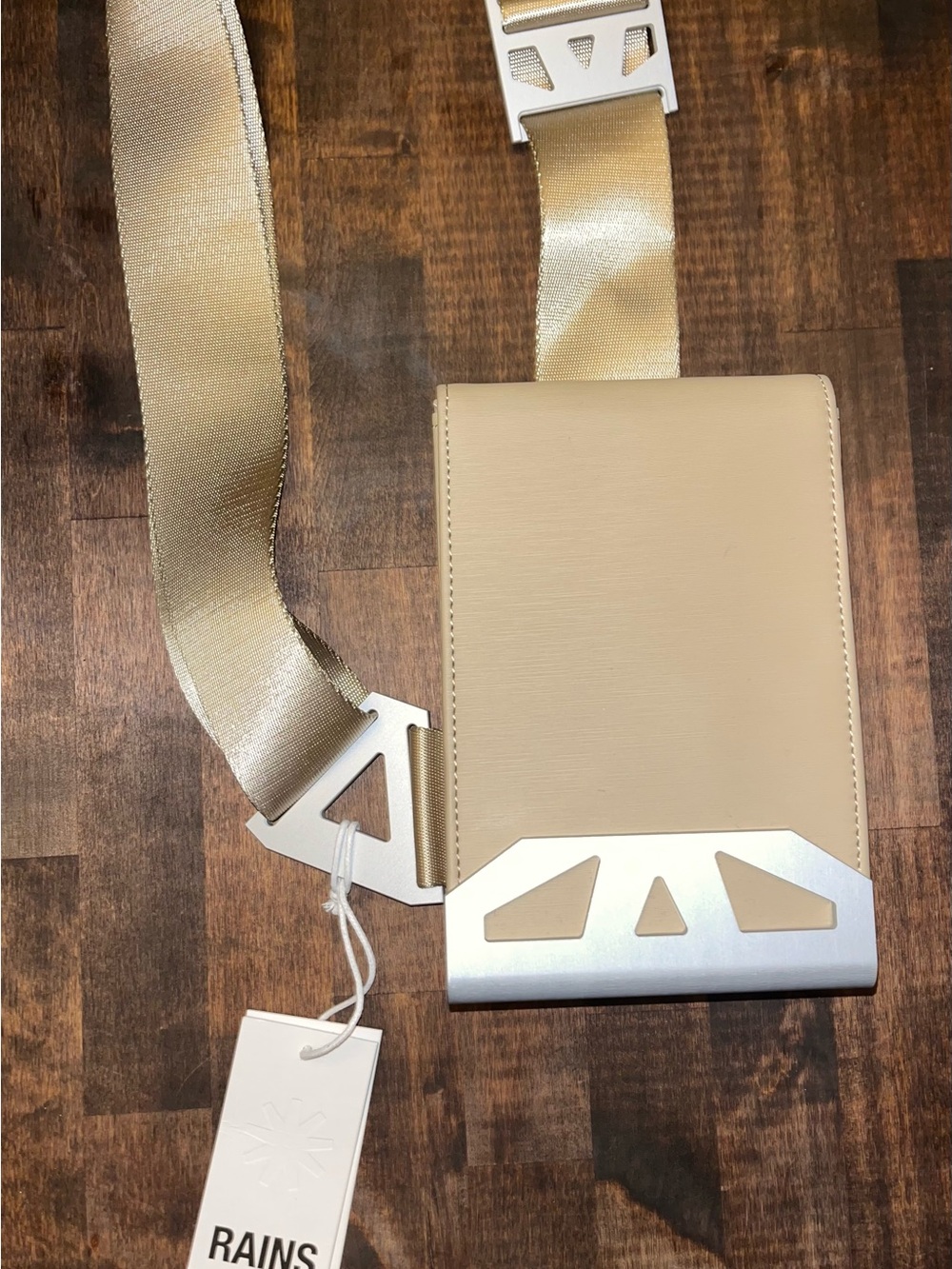 NWT Rains Beige and Silver Structured Crossbody Strap Bag - Picture 2 of 2